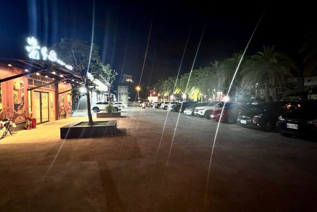 小時厚牛排花蓮福町店免費停車場入口