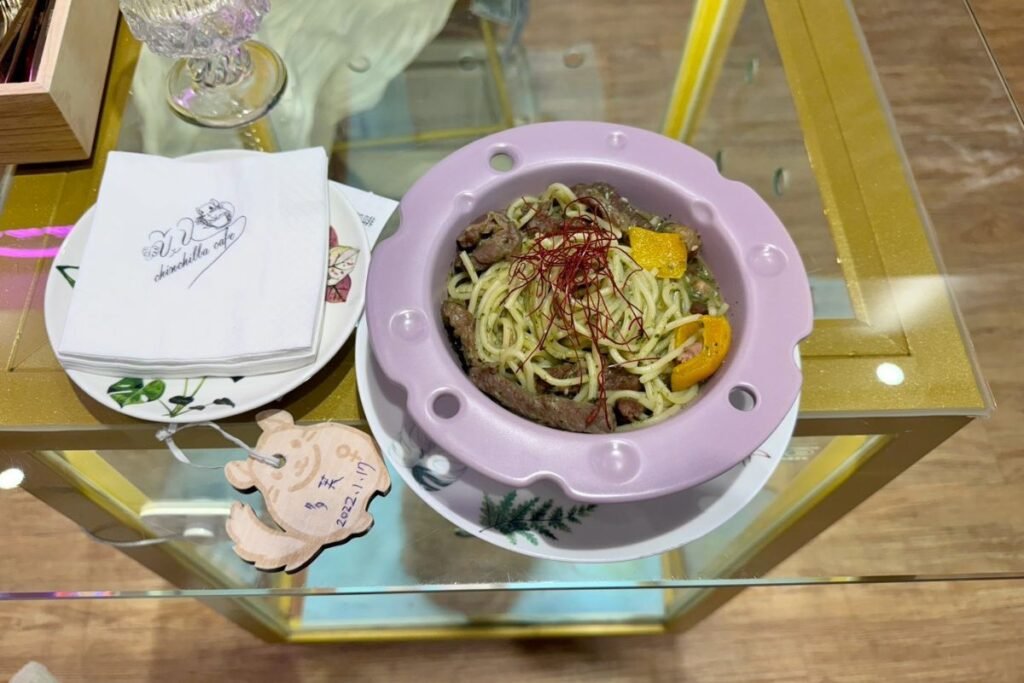 悠悠龍貓咖啡龍貓跟牛去吃草青醬牛肉義大利麵特寫