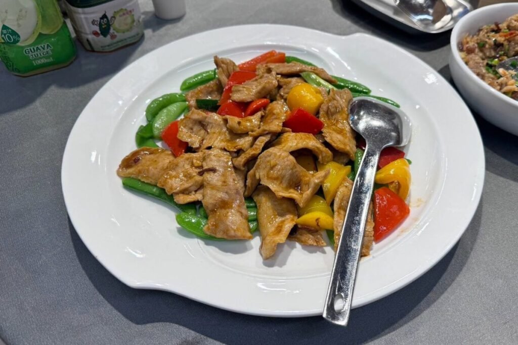 甄饌私廚酒館醬香爆炒松板肉特寫。