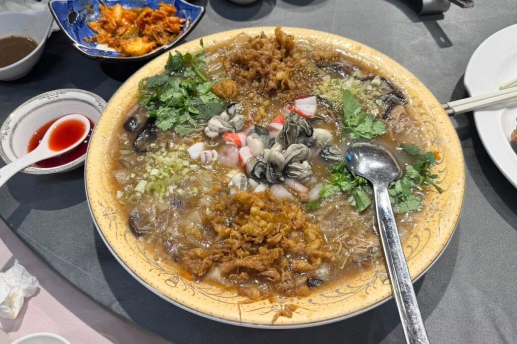 甄饌私廚酒館八仙過海海鮮羹特寫。