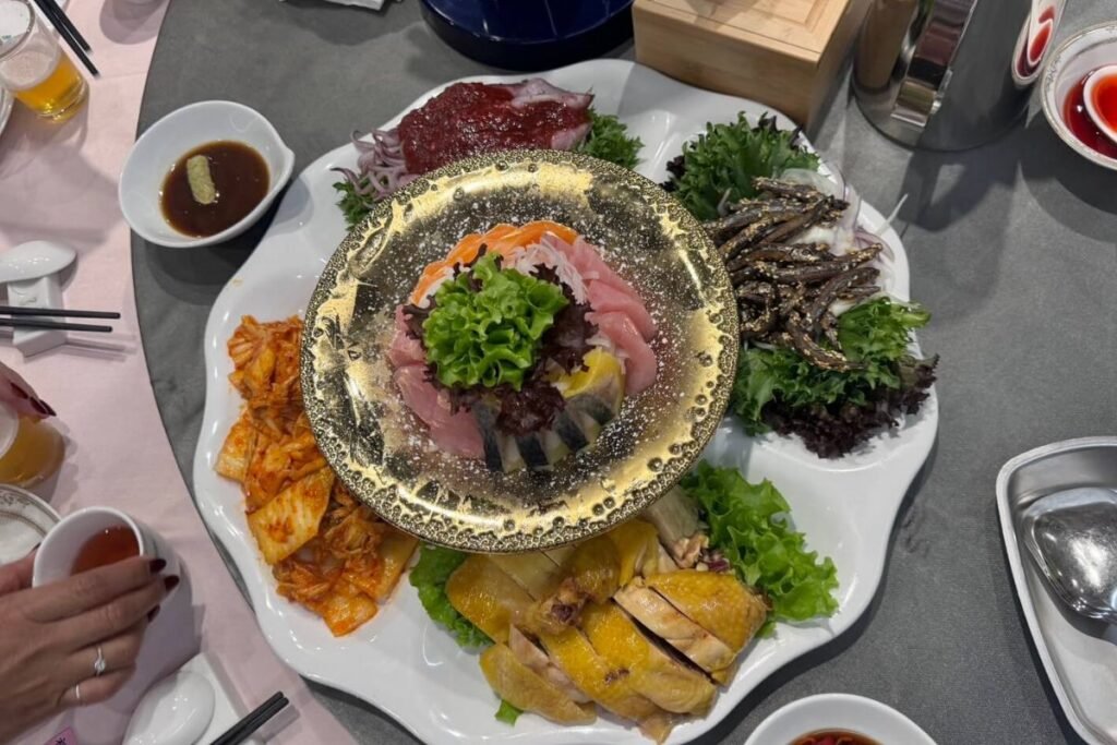 甄饌私廚酒館花東洄瀾迎賓盤冷盤菜色特寫。