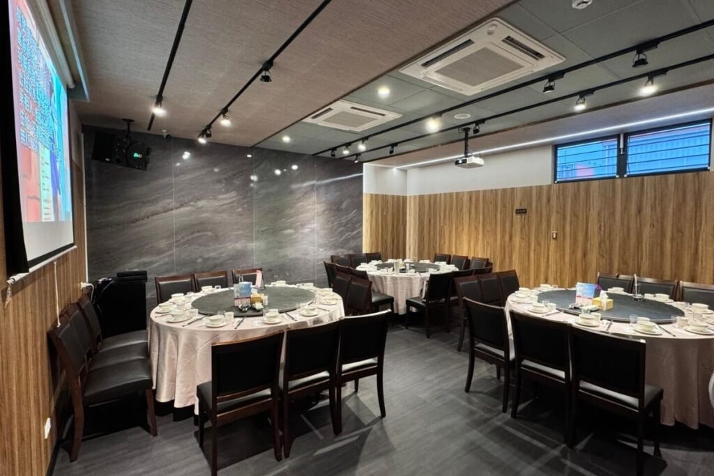 花蓮甄饌私廚酒館二樓獅子廳寬敞包廂與卡拉OK設備