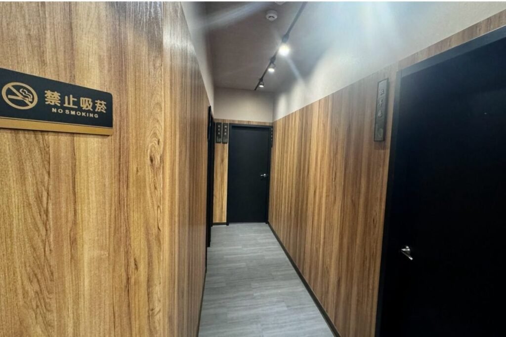 花蓮甄饌私廚酒館二樓包廂區走道環境