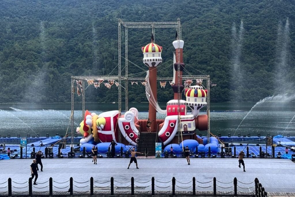 花蓮鯉魚潭15米千陽號與水舞秀表演舞台