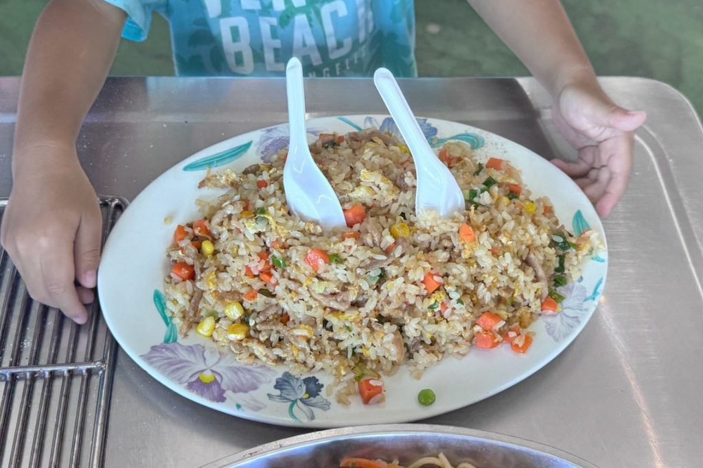 來來釣蝦場炒飯-大份量台式熱炒料理實拍