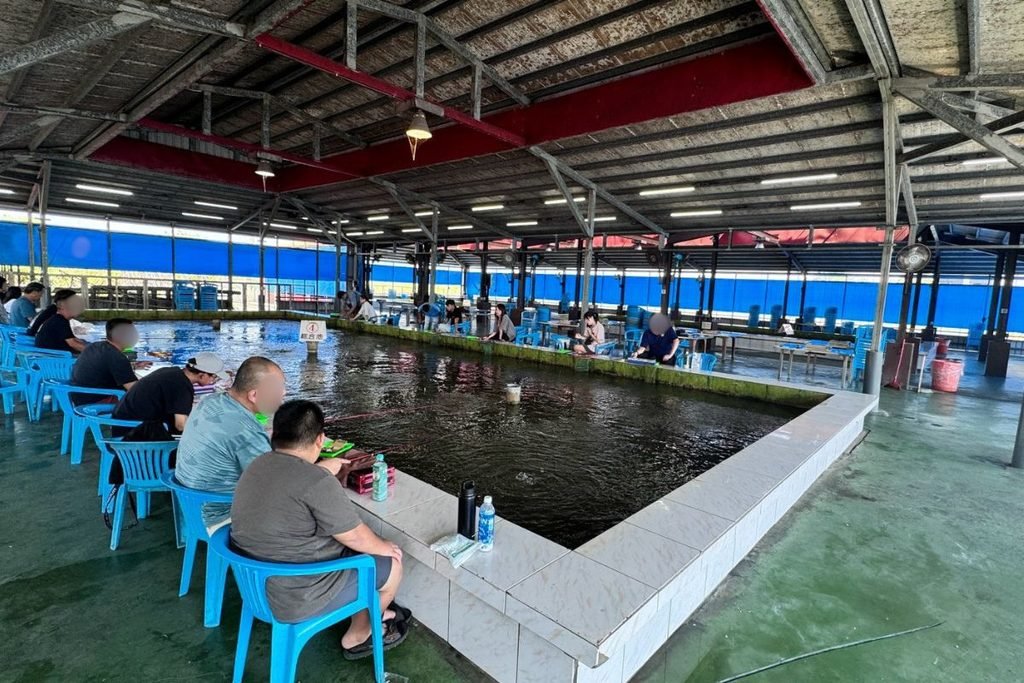 來來釣蝦場第二區泰國蝦綜合池-大型室內蝦池空間