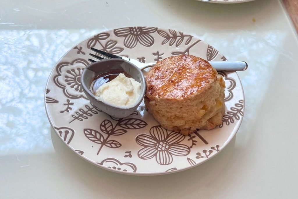 花蓮Queen'食司康佐蜂蜜奶油