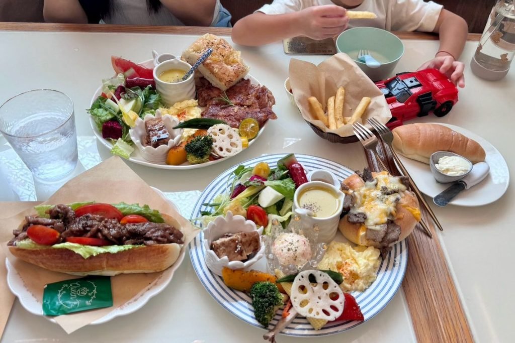 花蓮Queen'食早午餐主餐與手作麵包完整餐桌