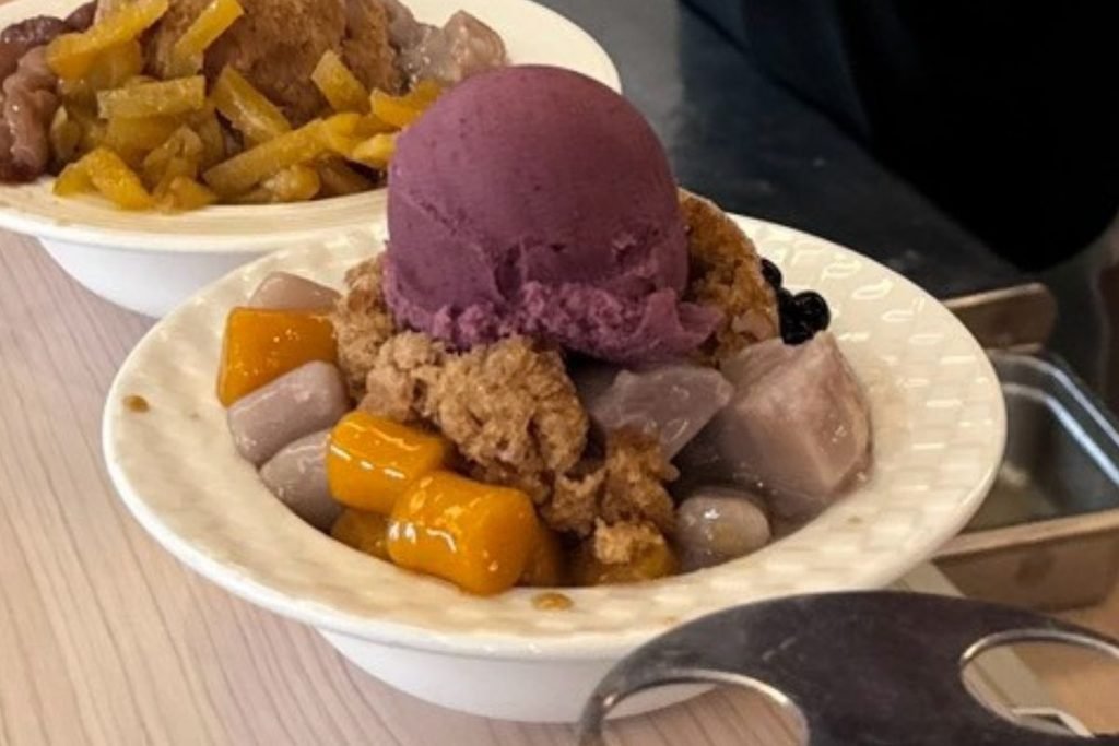 三立冰淇淋樹葡萄冰淇淋飛碟冰與芋頭芋圓珍珠配料