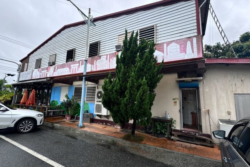 花蓮鳳林三立冰淇淋中正路周邊道路與路邊停車環境